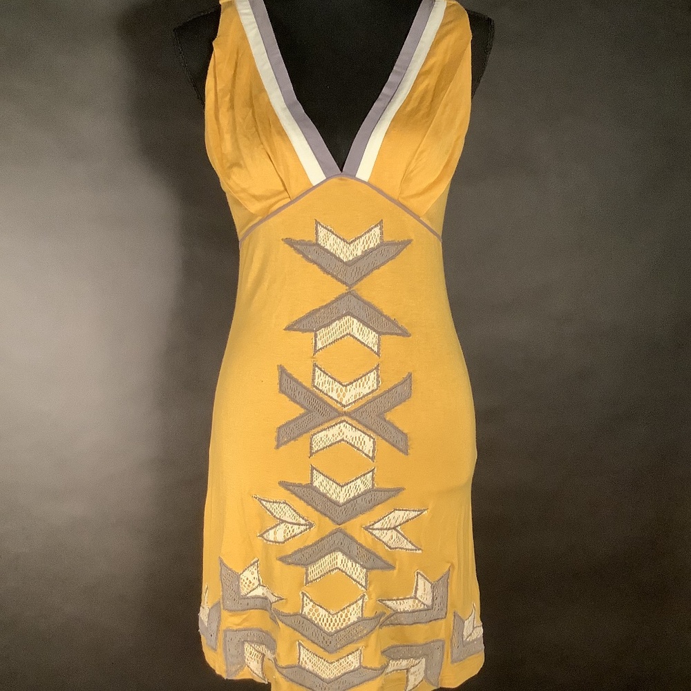 Little yellow dress